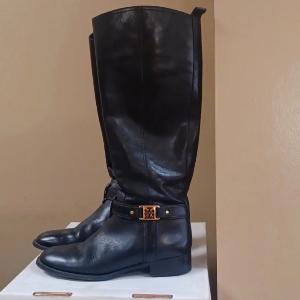 8.5 Tory Burch BOOTS 👢